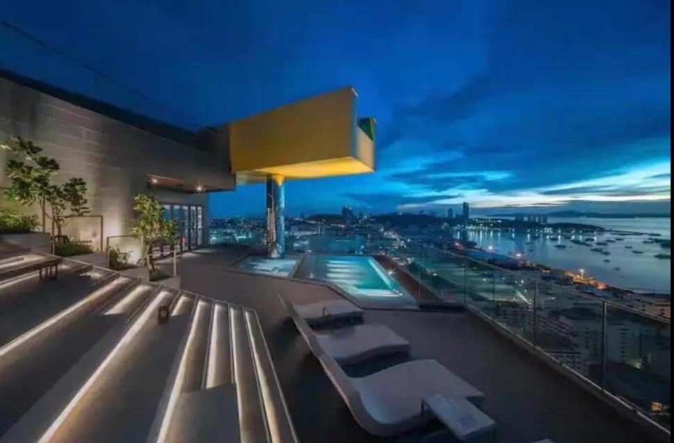 The Edge Seaview With Infinity Pool & Free Netflix Apartemen