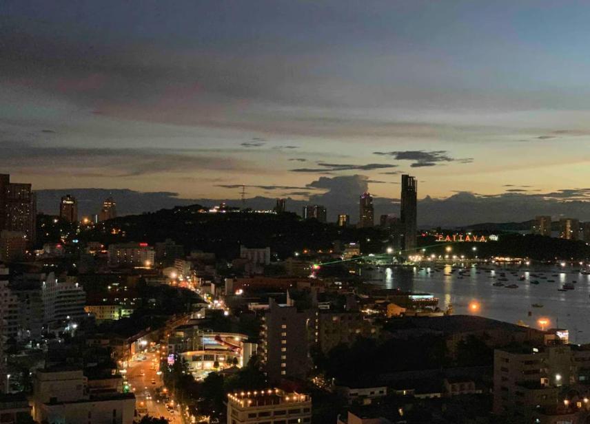 The Edge Seaview With Infinity Pool & Free Netflix Апартаменты